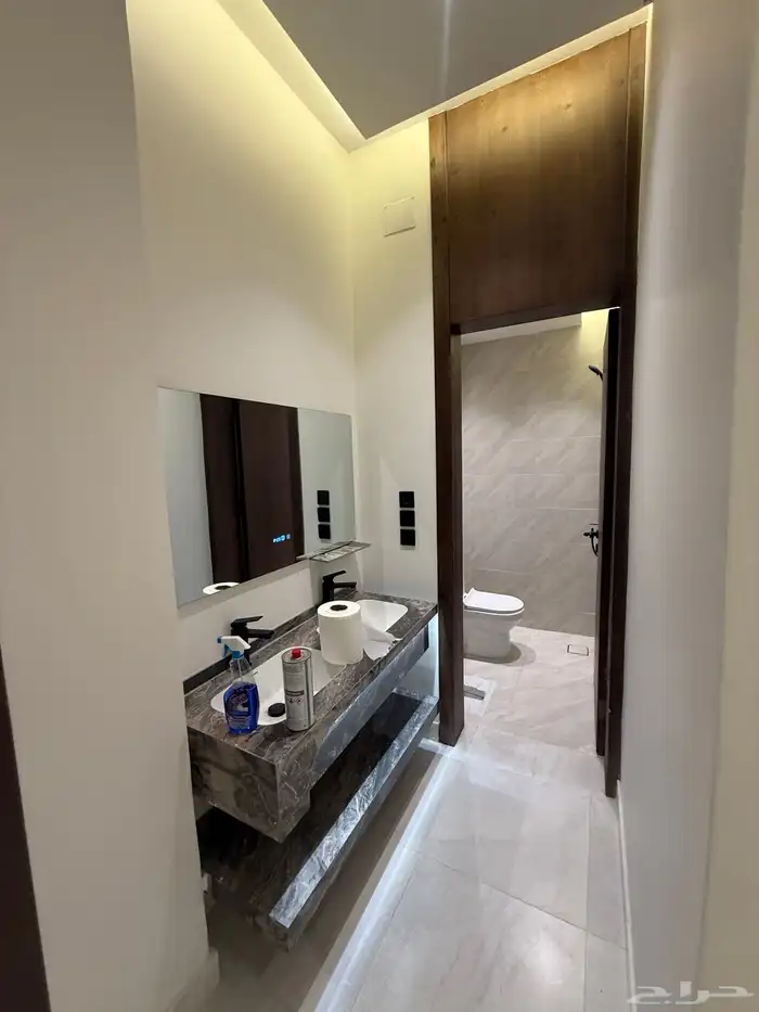 للبيع روف علوي بدرج داخلي وخارجى بالوسام شرق الخميس 2