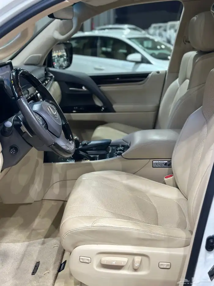 لكزس LX570 - عداد 56 الف - 2021 - سعودي 31