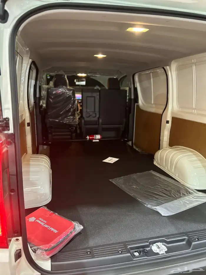 تويوتا باص هايس بضاعة ديزل قير عادي 2026م 3