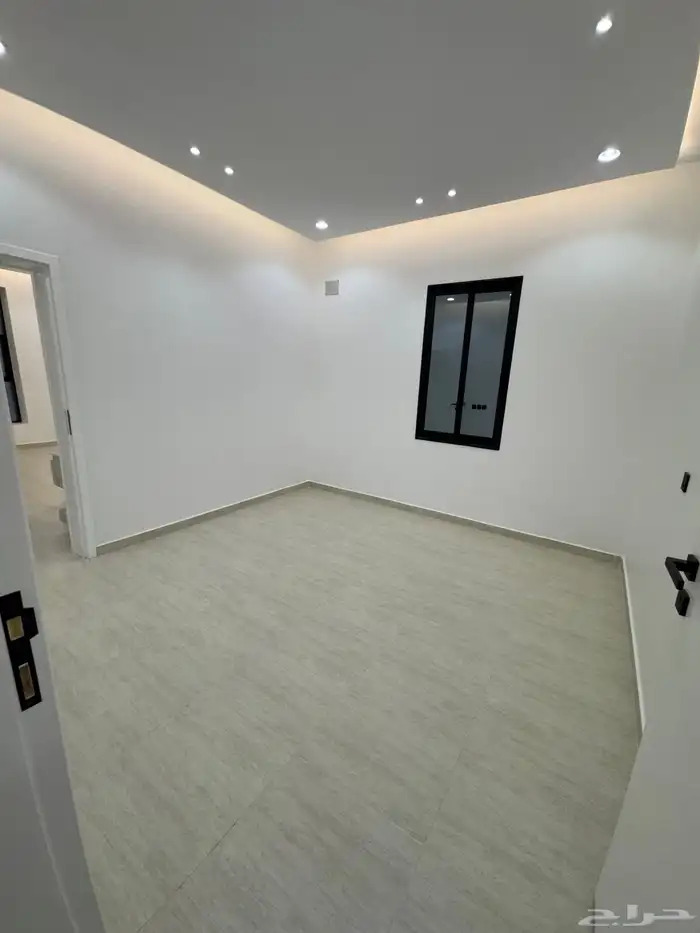 للبيع بأحد رفيده روف علوي دور ثاني مع ملحق تشطيب vip 5