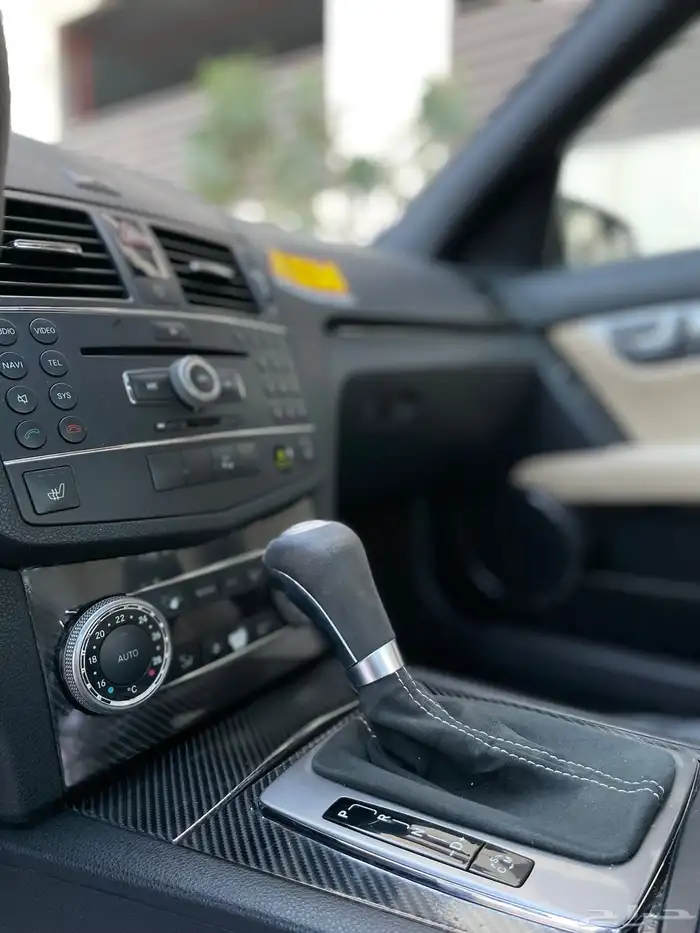 للبيع مرسيدس c63 2010 AMG 15