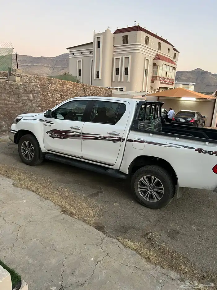 هايلكس دبل قير تماتيك بنزين موديل 2023 12