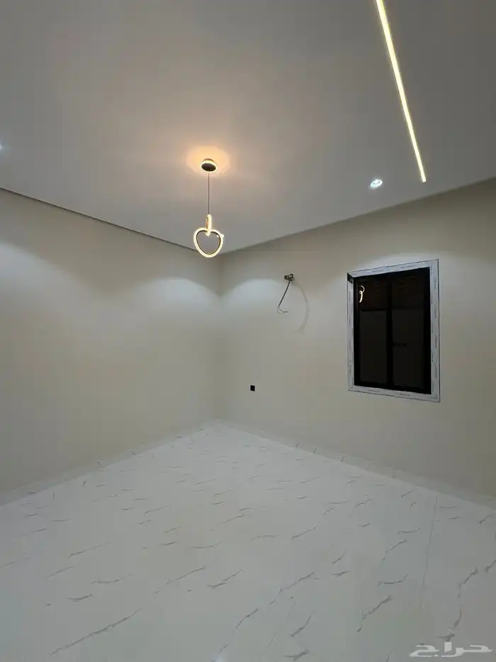 للبيع شقه ارضي مع مشب باليرموك 2