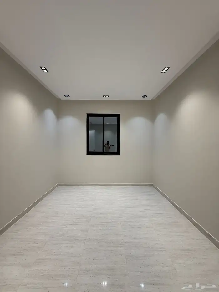 للبيع روف علويه بمدخل مستقل وشقه ارضيه مقابل نادي ضمك 28