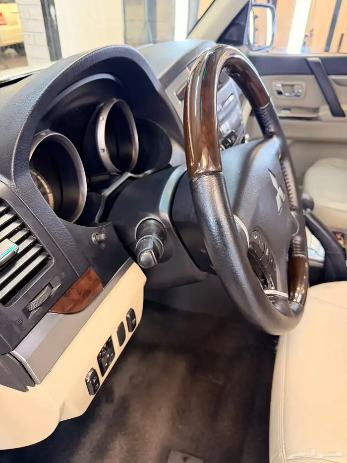 للبيع جيب باجيرو 2015 28