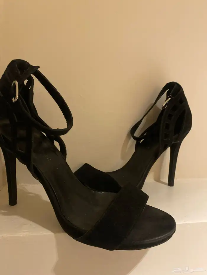 كعب اسود ناعم ماركه نيو لوك 1