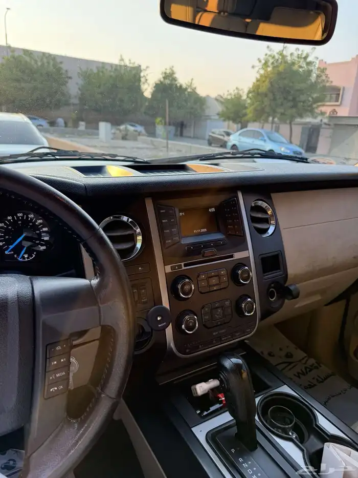 سيارة اكسبديشن فورد للبيع 2015 9