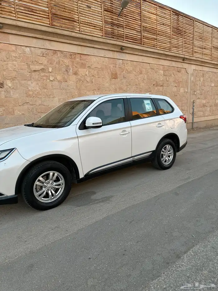 مستبيشى اوتنلاندر 2019 2