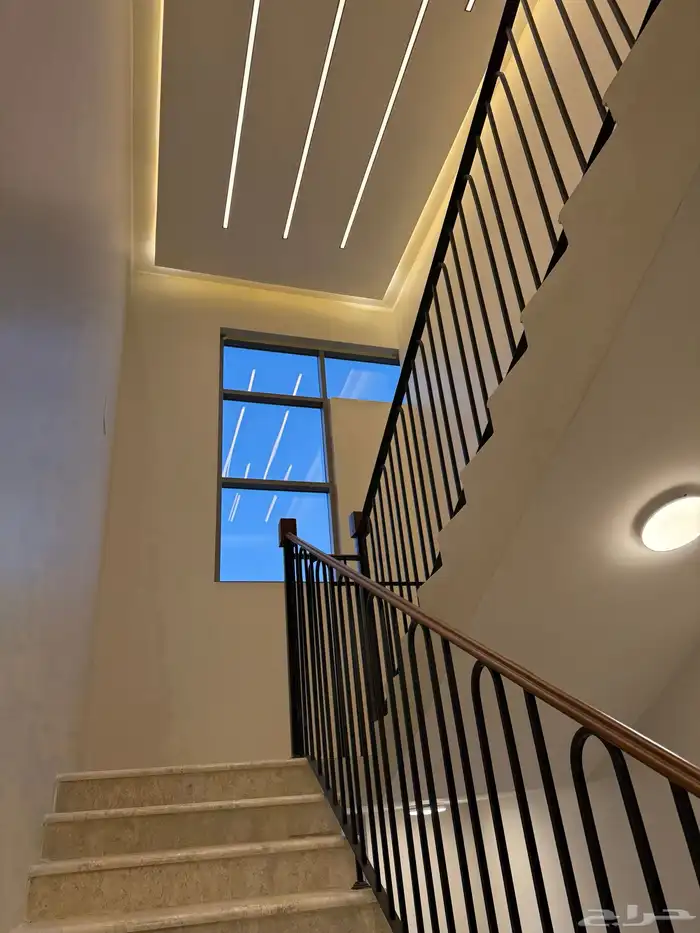 للبيع روف علوي 9 غرف سعر 750 الف قرب ضمك وكوبري باحص 1