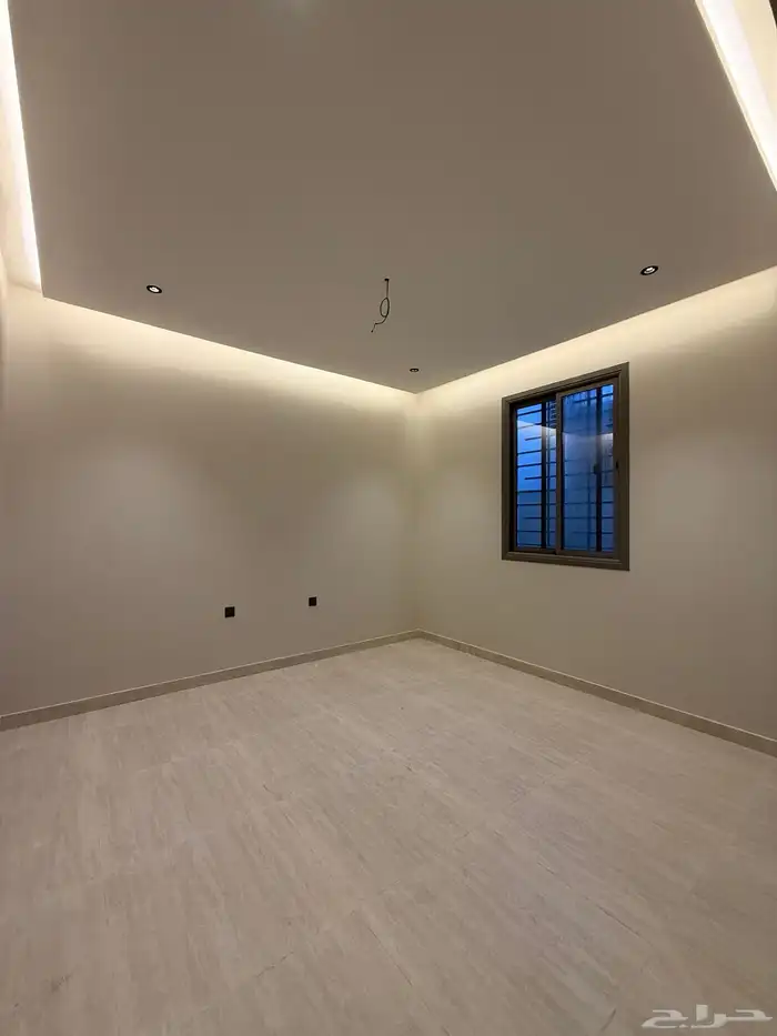 للبيع روف علوي 9 غرف سعر 750 الف قرب ضمك وكوبري باحص 32