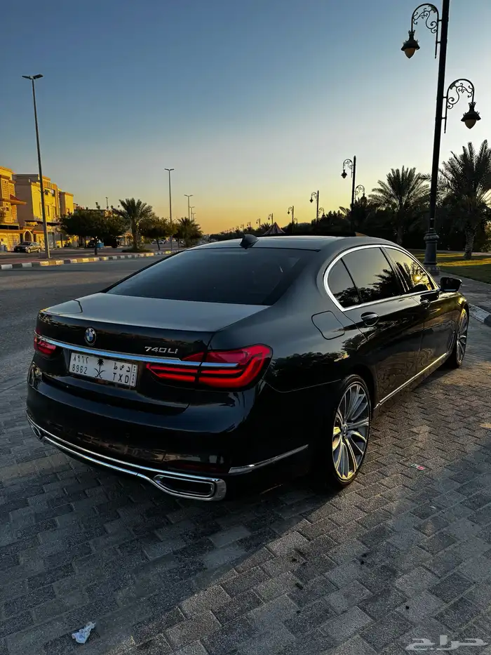 BMW 2019 740li 10