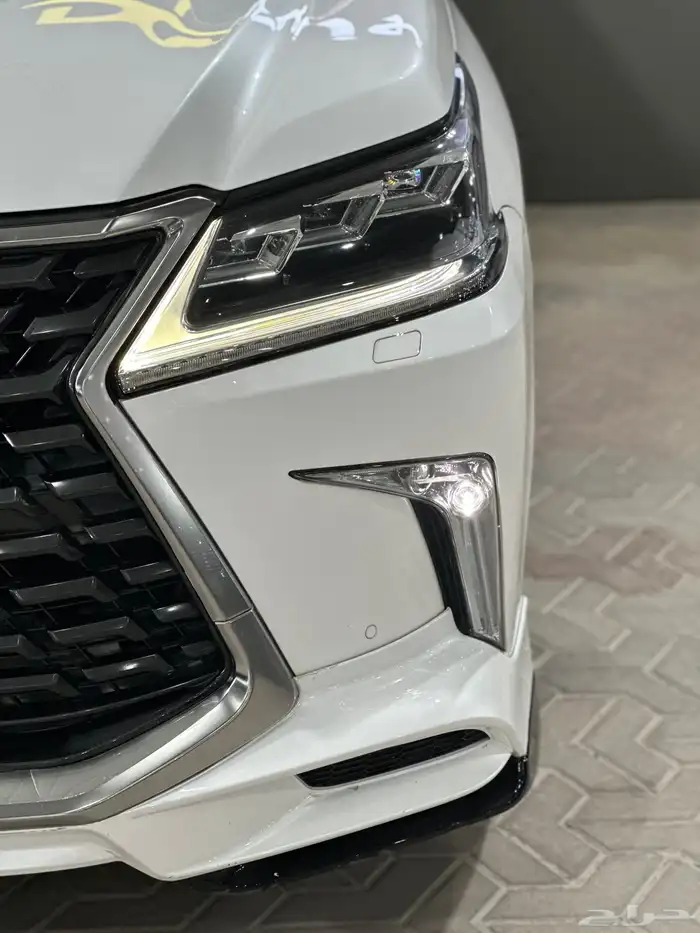 لكزس LX570 - عداد 56 الف - 2021 - سعودي 13