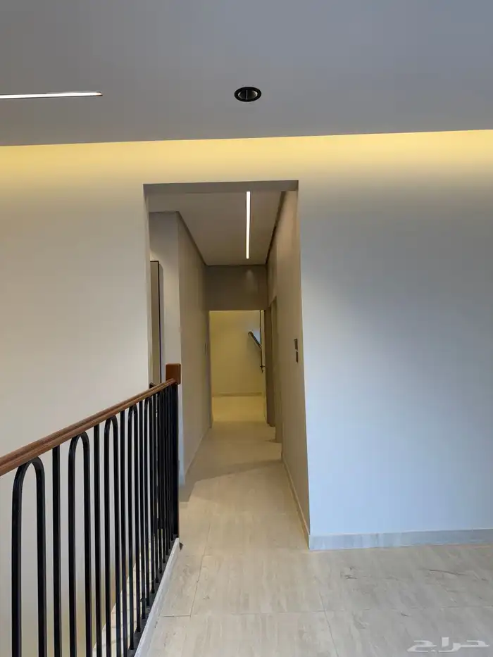 للبيع روف علوي 9 غرف سعر 750 الف قرب ضمك وكوبري باحص 29