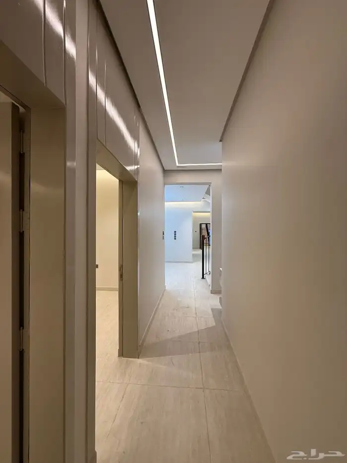 للبيع روف علوي 9 غرف سعر 750 الف قرب ضمك وكوبري باحص 41