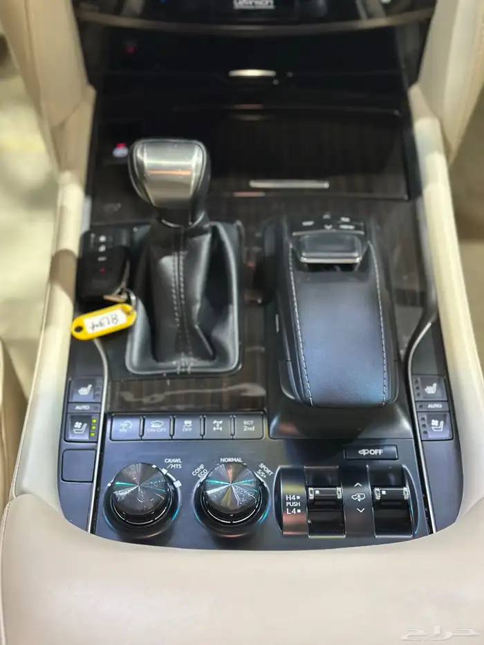 لكزس LX570 - عداد 56 الف - 2021 - سعودي 40