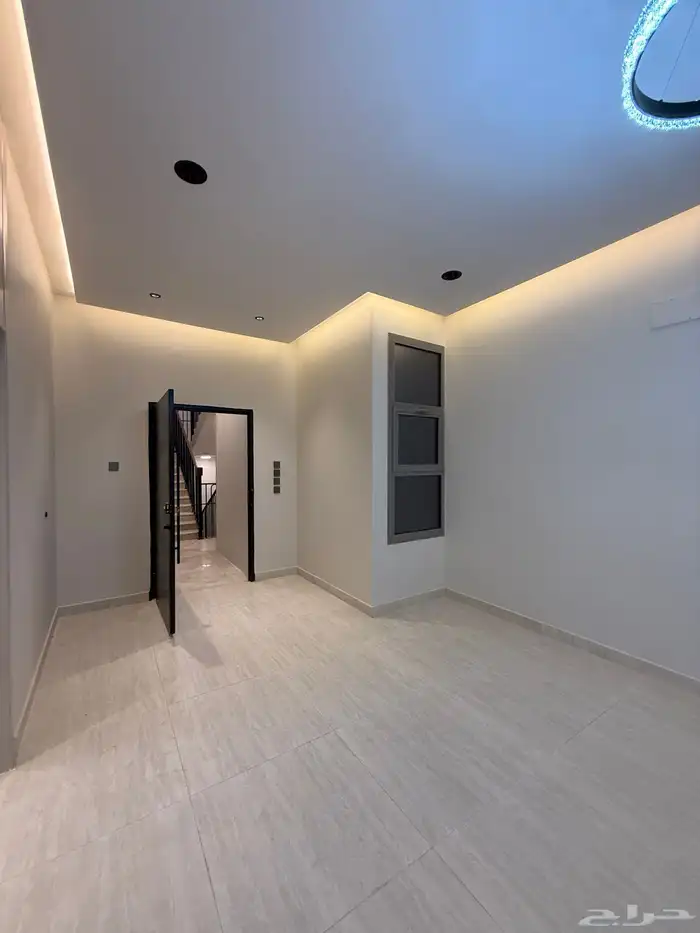 للبيع روف علوي 9 غرف سعر 750 الف قرب ضمك وكوبري باحص 43