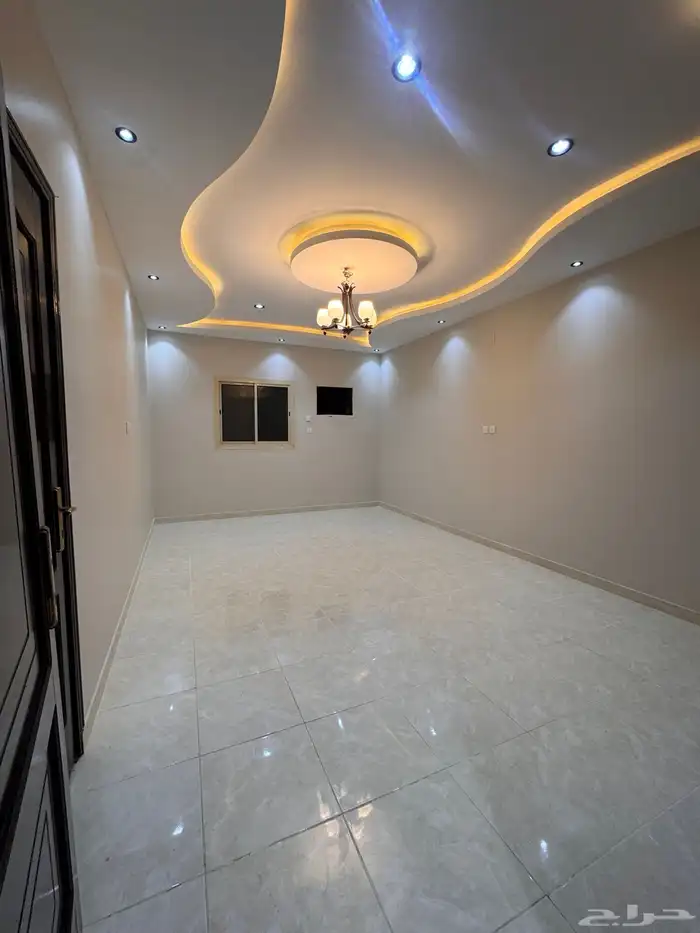 شقه دور ثاني حي البوادي للبيع 380 الف 3