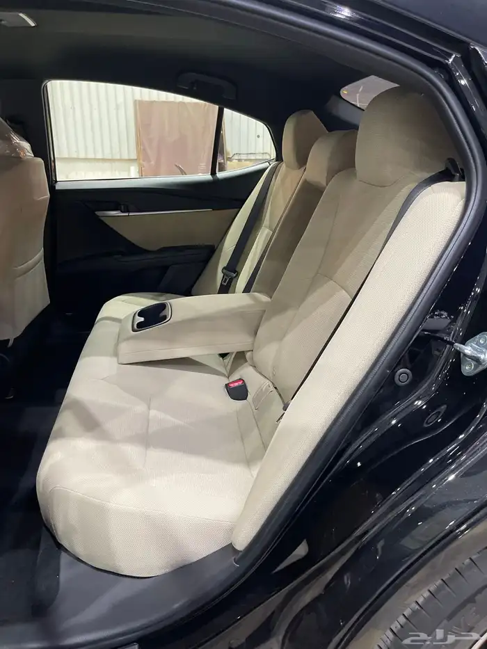 كامري E ستاندر بنزين سعودي 2025 اسود 10