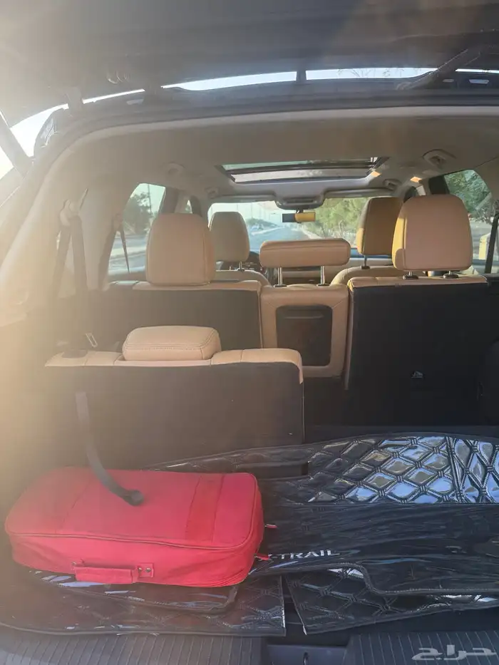 نيسان إكس تريل فل كامل سقف اسود جلد جملي 32