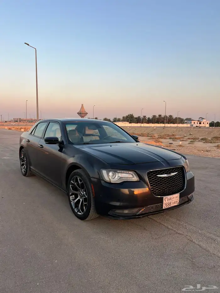 للبيع كرايزلر 2018 - C300s 1