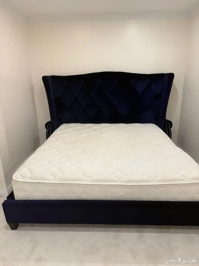 سرير من أورا 0