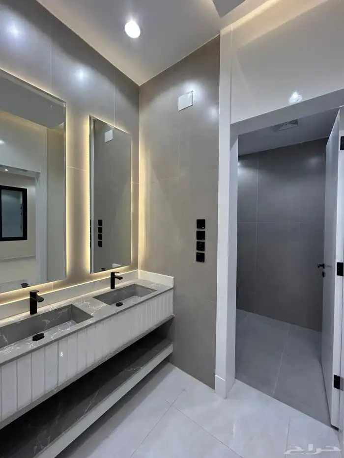 للبيع شقق علوية وأرضية تشطيب VIP أبها حي الزهورة 3