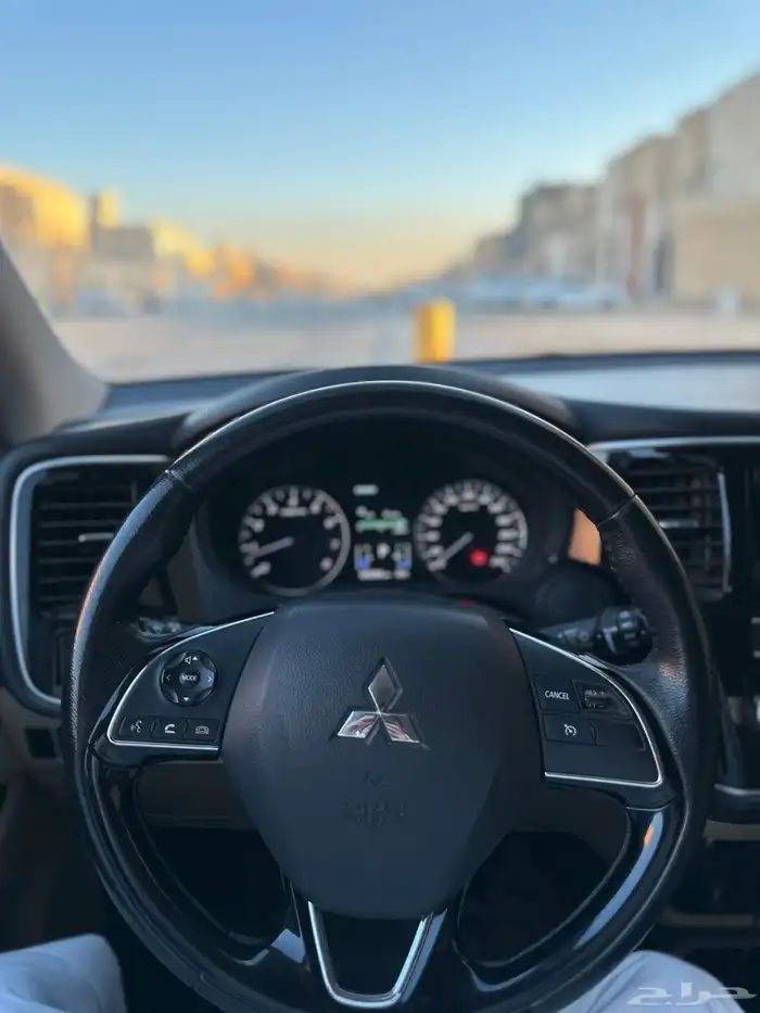 مستبيشى اوتنلاندر 2019 17