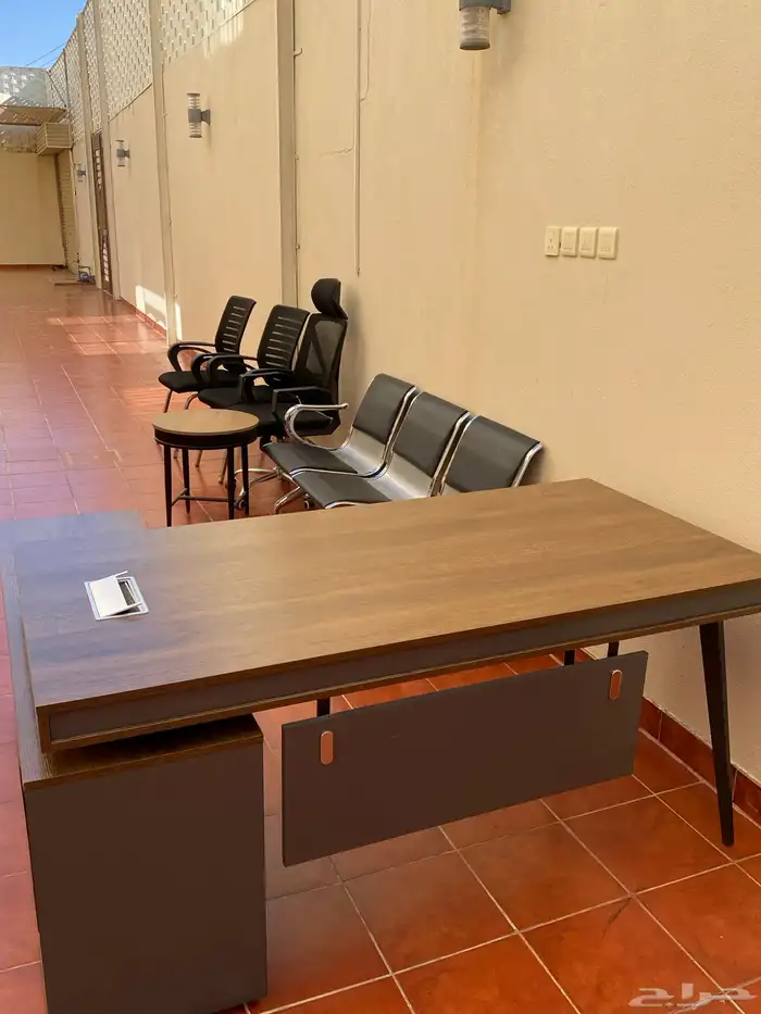 مكتب بكامل ملحقاته 0