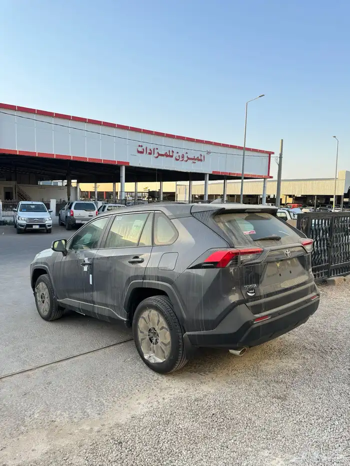 تويوتا راف فور 2025 فل كامل XLE سعودي جديد اللون رمادي 7