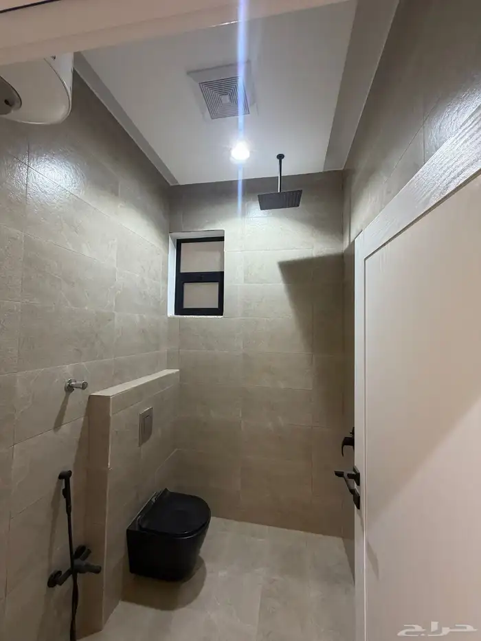 للبيع فيلا كبيره مودرن البكيريه حي الرياض 36