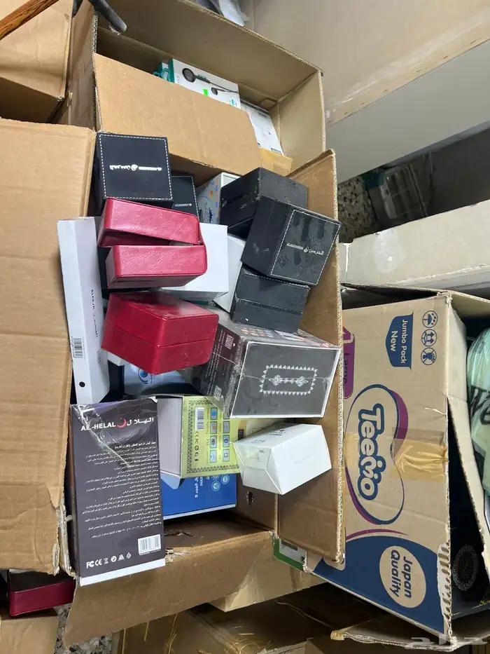 بضاعة عبارة عن ساعات راديو مكاين حلاقه وغيرها واكسسورات 3