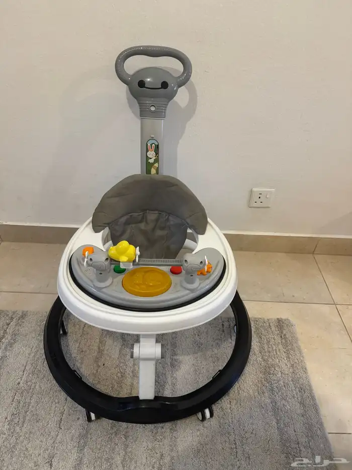 عربة أطفال بحالة جيدة للغاية 1