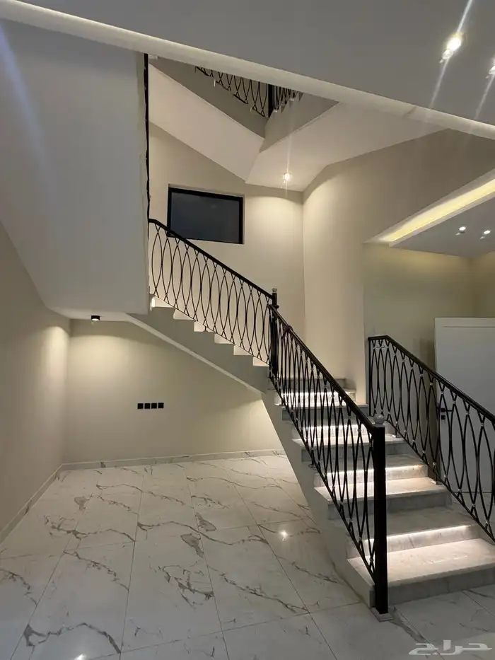 للبيع فيلا كبيره مودرن البكيريه حي الرياض 25