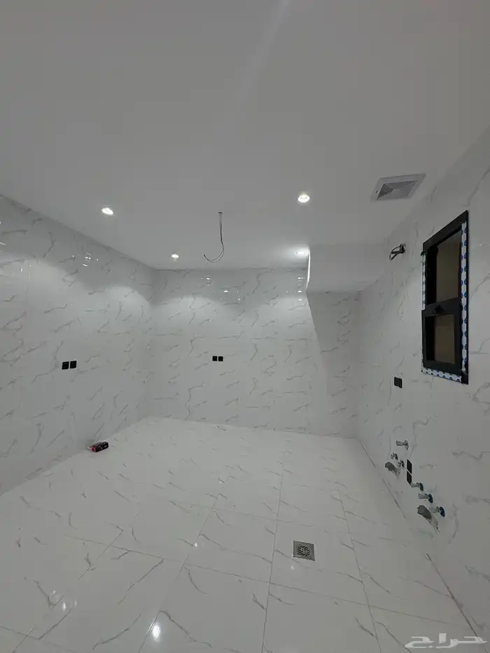 للبيع شقه ارضي مع مشب باليرموك 6