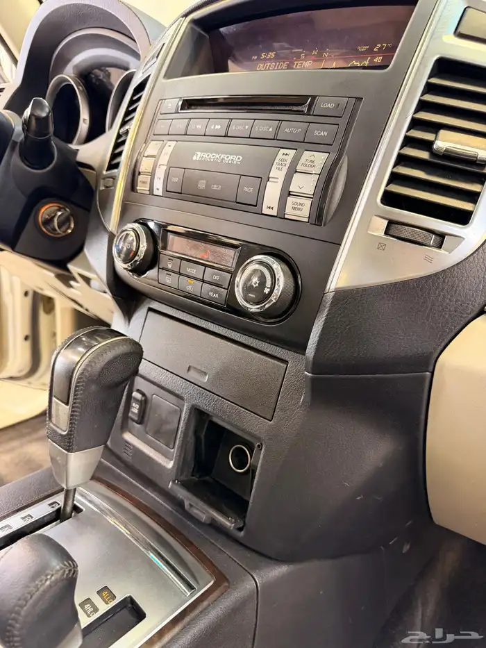 للبيع جيب باجيرو 2015 22