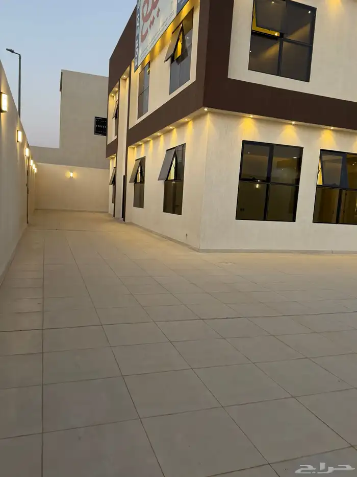للبيع فيلا كبيره مودرن البكيريه حي الرياض 16