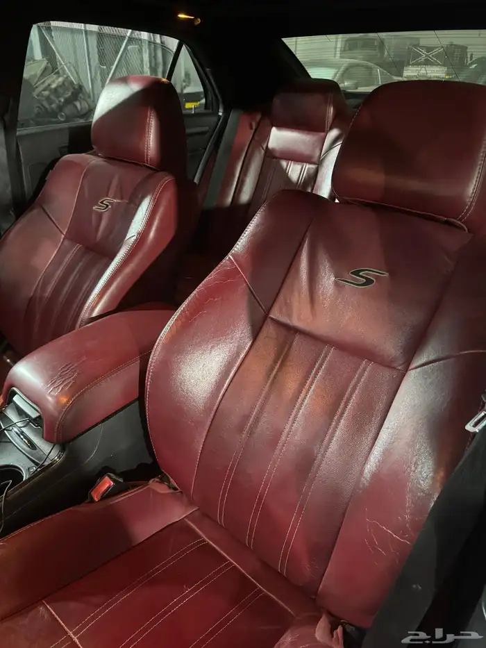 داخلية كلايسلر S احمر للبيع 0