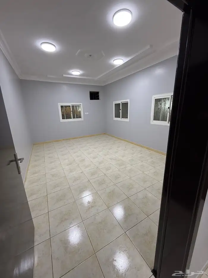 للايجار دور ارضي مستقل في حي النسيم بخميس مشيط 7