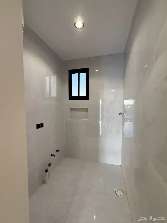 للبيع فلل فاخرة مكونه من دورين وملحق بمخطط 6 طريق الثمانين 32