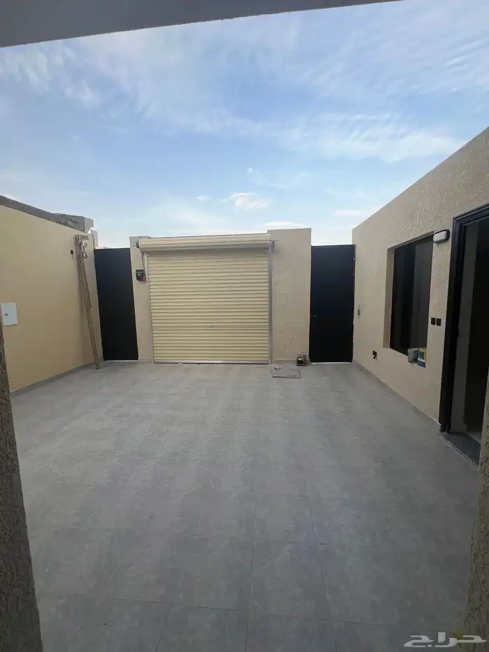 دور جديد للبيع بالعوينة موقع ممتاز وعلى الكود السعودي تامين 2