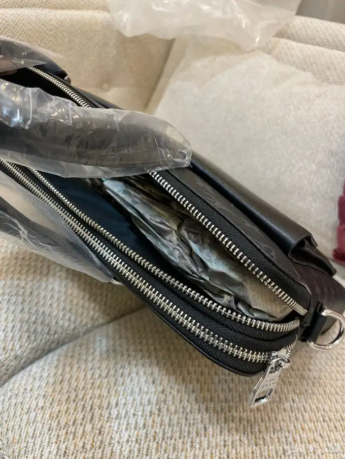 شنطة ماركة لوي فيتون ( Louis Vuitton). 4