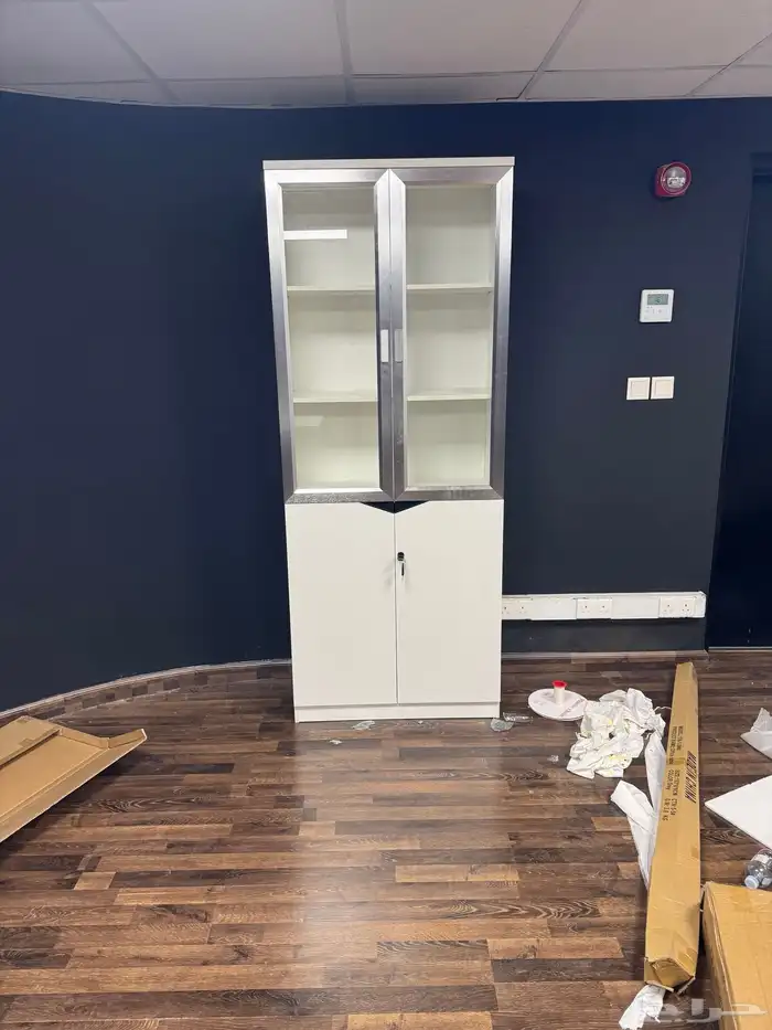 اثاث مكتبي طاولة اجتماعات ابيض و كونتر استقبال متوفر 9