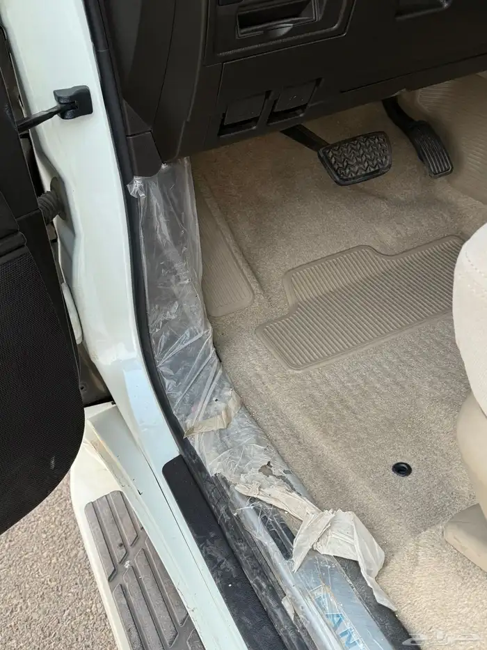 جيب لاندكروزر 2011((مخزن )) 40