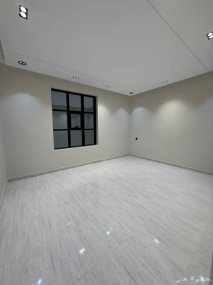 للبيع روف علويه بمدخل مستقل وشقه ارضيه مقابل نادي ضمك 26