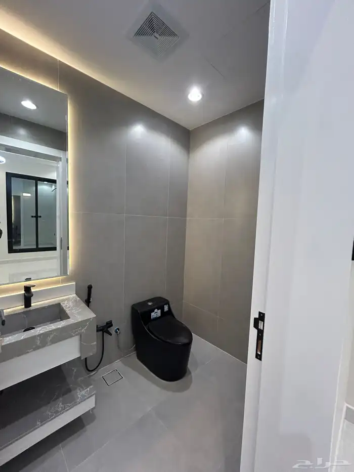 للبيع شقق علوية وأرضية تشطيب VIP أبها حي الزهورة 11