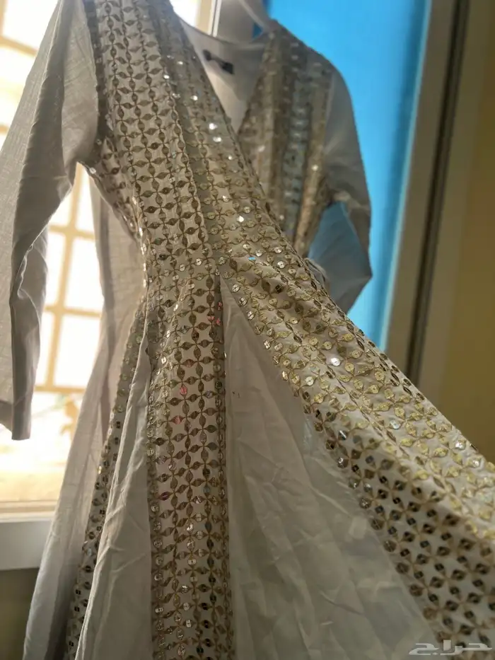 فساتين وجزم بأسعار مناسبه 31