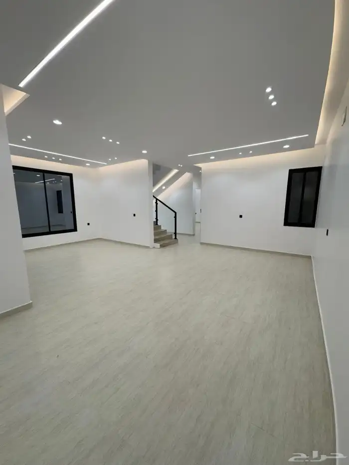 للبيع بأحد رفيده روف علوي دور ثاني مع ملحق تشطيب vip 9