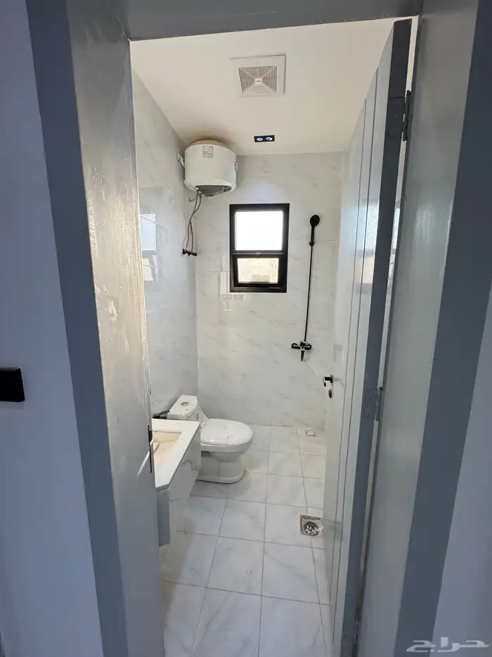 للبيع تاون هاوس علوي ب غرفة سايق 12