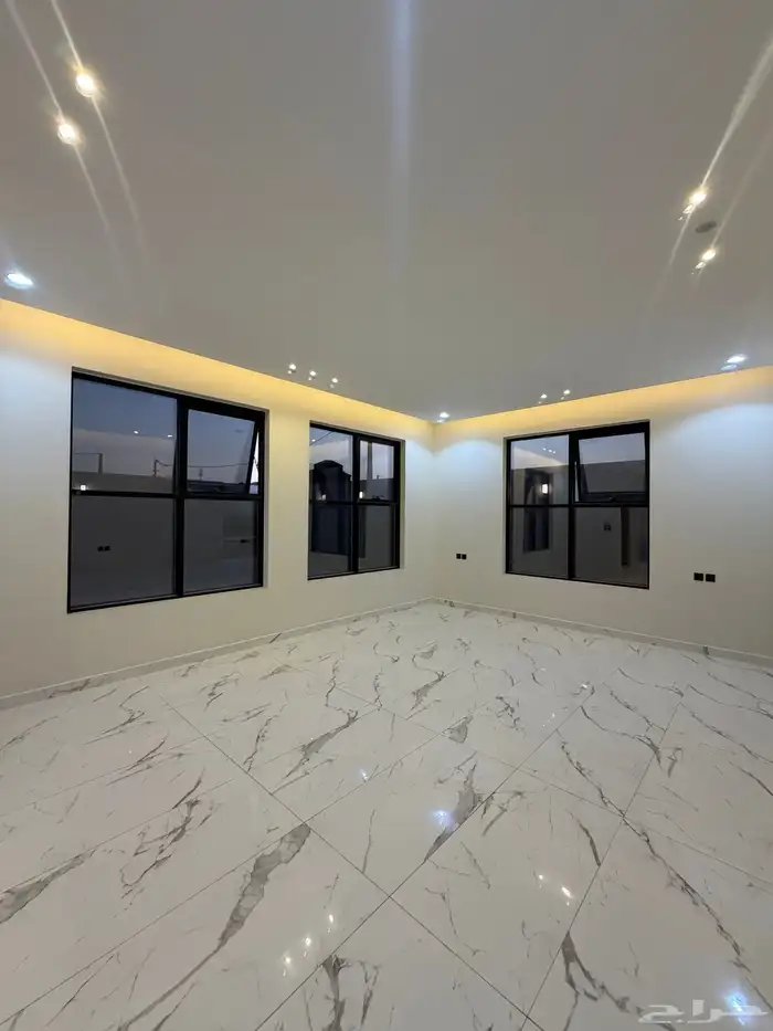 للبيع فيلا كبيره مودرن البكيريه حي الرياض 14