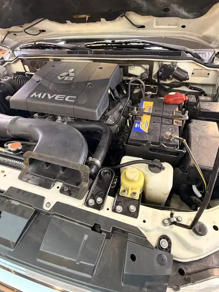 للبيع جيب باجيرو 2015 38